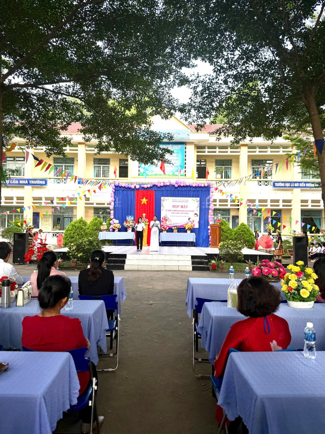 Họp mặt Kỷ niệm 43 năm ngày NGVN 20/11/2025